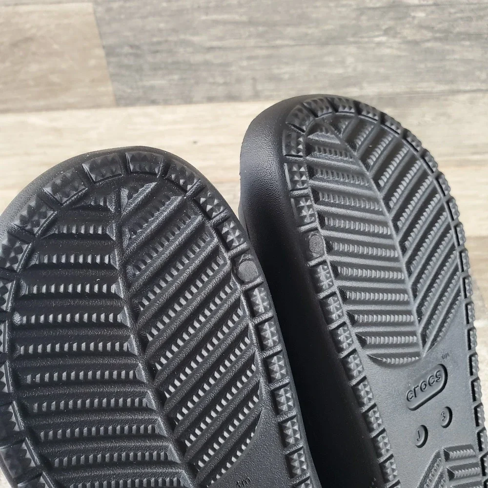 Crocs Classic V2 Little Kids Sandals Sz 3 J3 Black Rubber Comfort Slip On